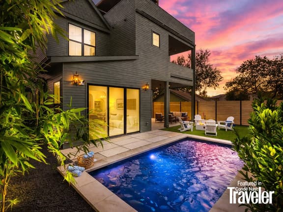 Rooftop DT Views • Heated Pool• Minigolf• Walkable - Image 1