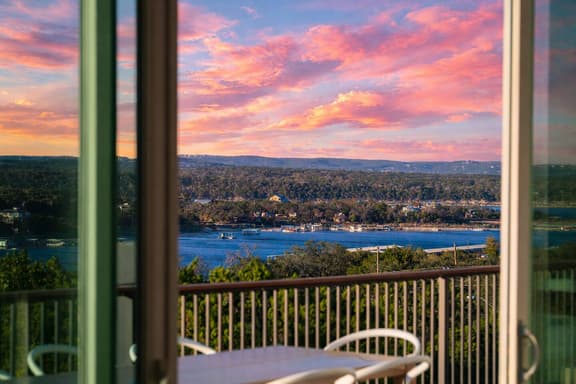 Lake Views | Walk to Marina, Lake & Boat Fun |6BR - Image 1